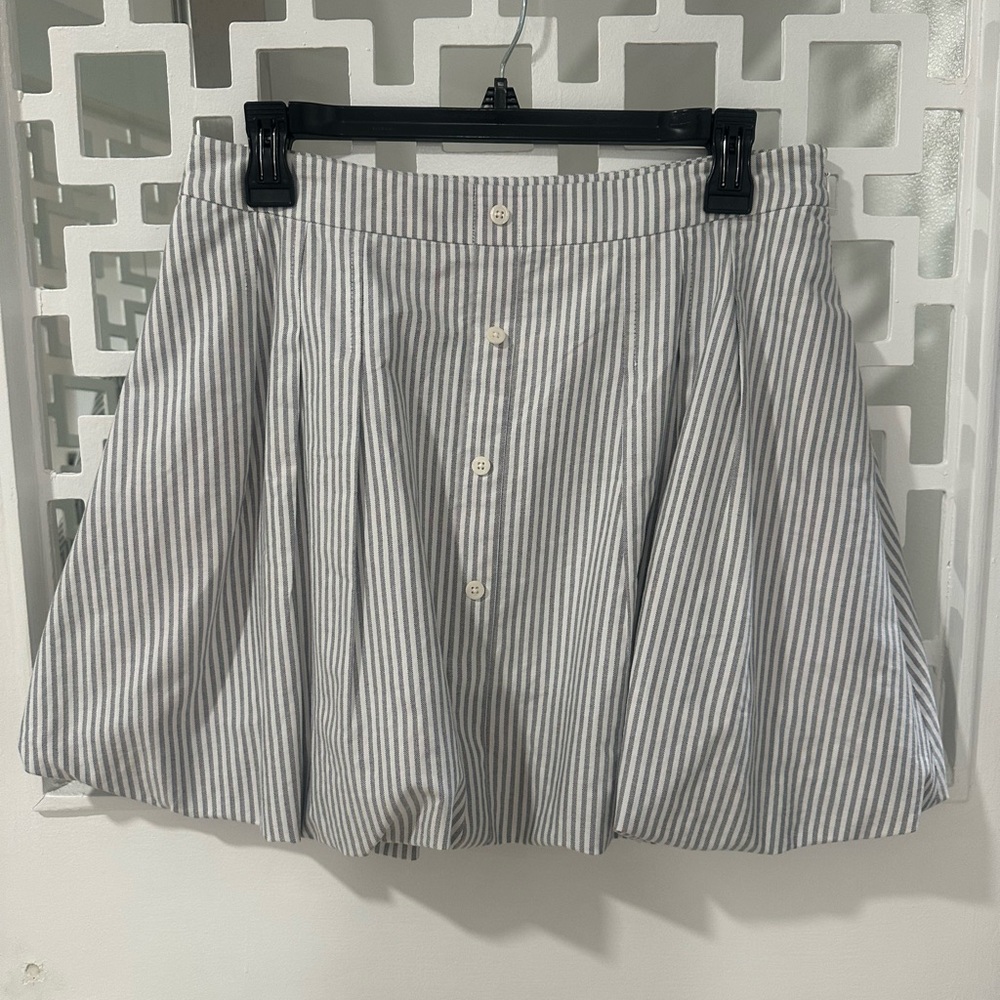 Chic Striped Skater Skirt in Gray